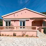 With Pool And Barbecue In The Center Apartment