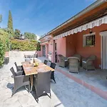 With Pool And Barbecue In The Center Apartment