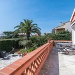 Apartment With Pool And Barbecue In The Center *