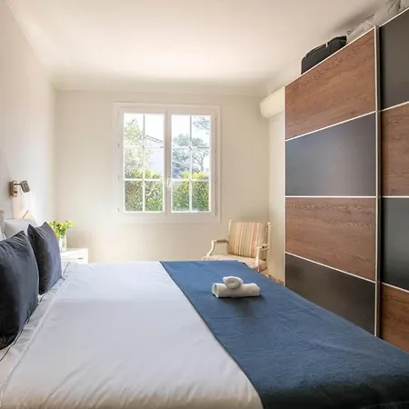 With Pool And Barbecue In The Center Apartment *