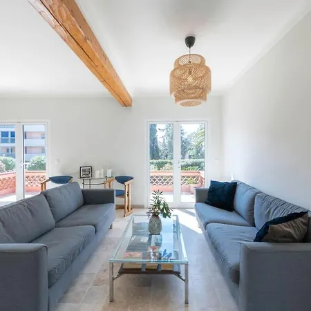 With Pool And Barbecue In The Center Apartment *