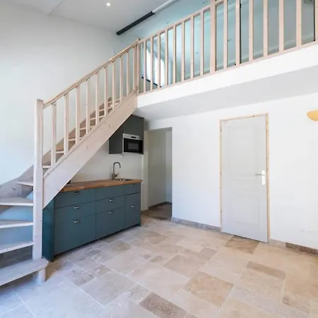 With Pool And Barbecue In The Center * Saint-Raphael (Var)