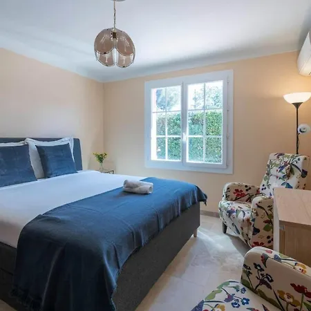 Apartment With Pool And Barbecue In The Center *