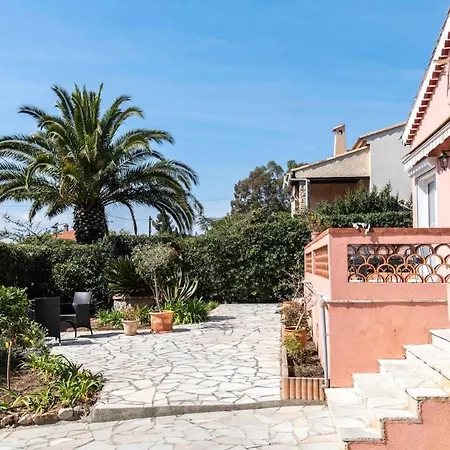 With Pool And Barbecue In The Center * Saint-Raphaël