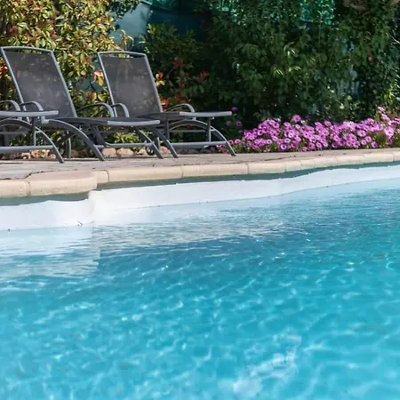 With Pool And Barbecue In The Center Apartment Saint-Raphael (Var)