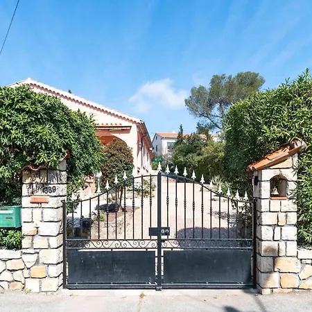 Apartment With Pool And Barbecue In The Center Saint-Raphael (Var)