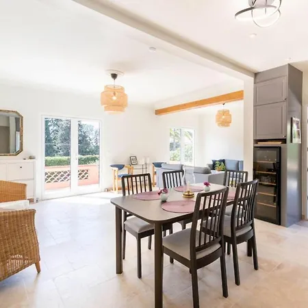 With Pool And Barbecue In The Center * Saint-Raphaël