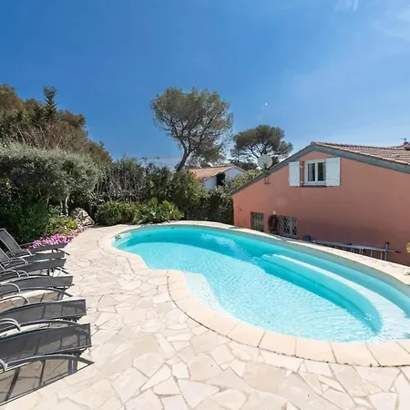 Apartment With Pool And Barbecue In The Center *